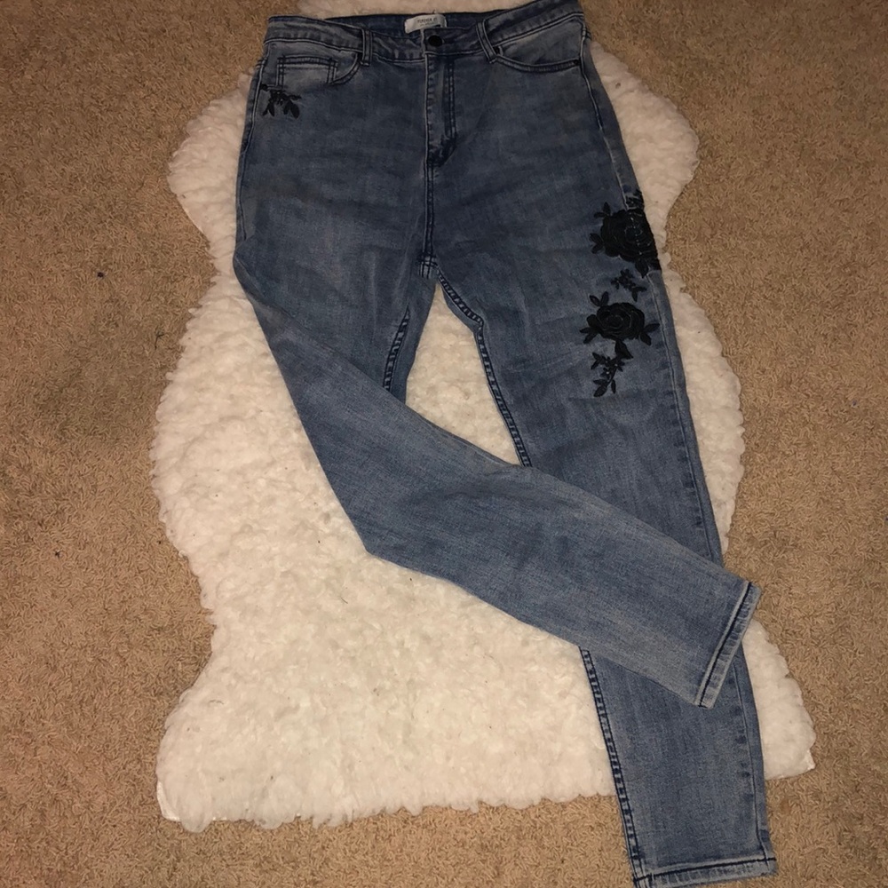 FOREVER 21 EMBROIDERED JEANS